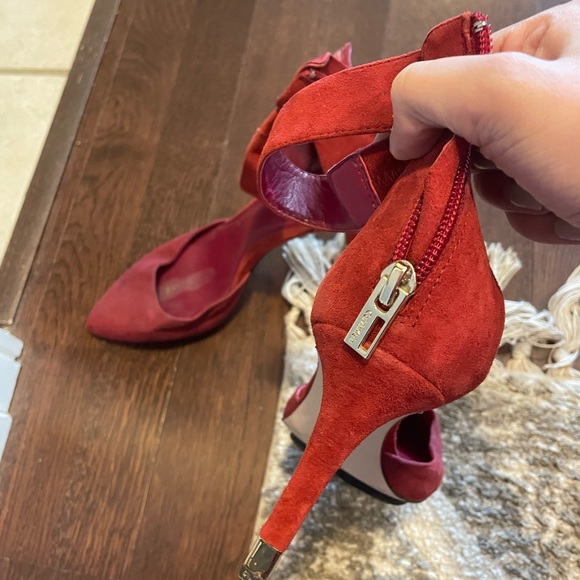 Berry coloured Calvin Klein Heels - size 7 - Picture 2 of 2